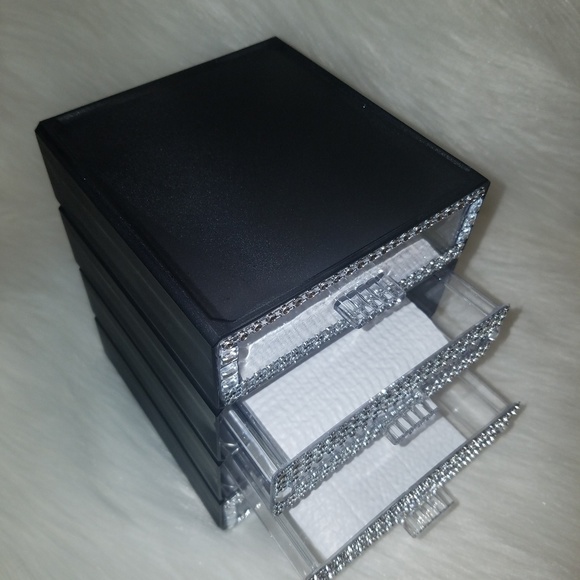 Makeup Organizer - Picture 3 of 5